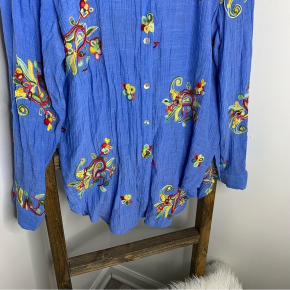 Fig and Flower Blue Blouse with Colorful Embroidery Size XL - Picture 3 of 5